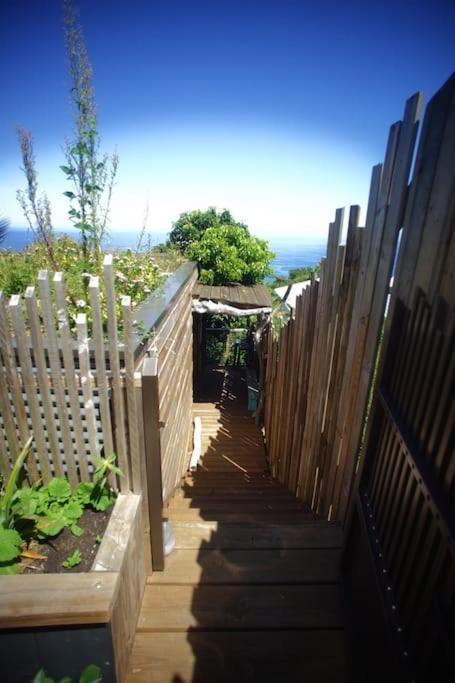 Bungalow Ecologique Avec Toilettes Seches Leu Kabanon Vue Mer Saint-Leu Luaran gambar